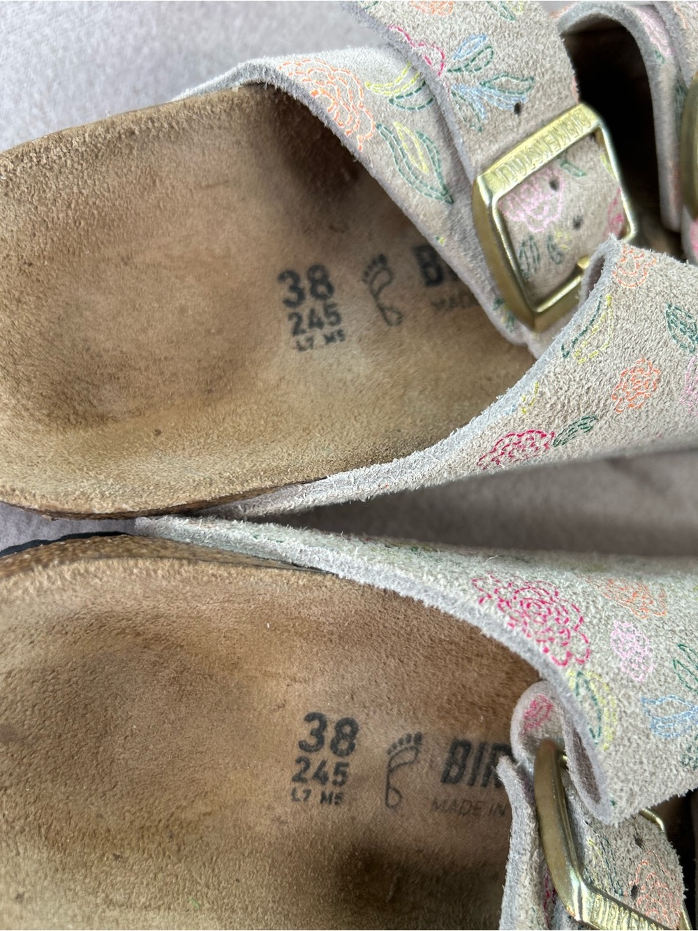 Birkenstock Arizona women’s Suede Sandals in gray with Floral design size 7(38) - Picture 7 of 7